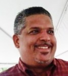 IVAN CON LA COMAY EN UN BOLSILLO