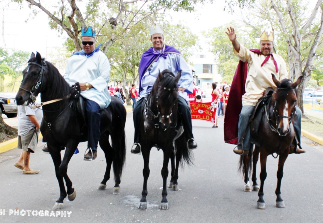 PARRANDA NAVIDENA TRES REYES MAGOS A CABALLO LUIGI