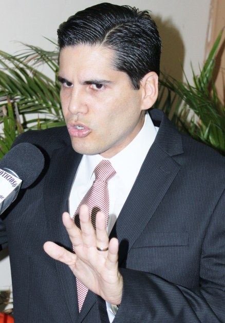 DIRECTOR DE DACO EN REP DEL GOBERNADOR LUIGI LEGISLATURA MUNICIPAL 130119 (115)