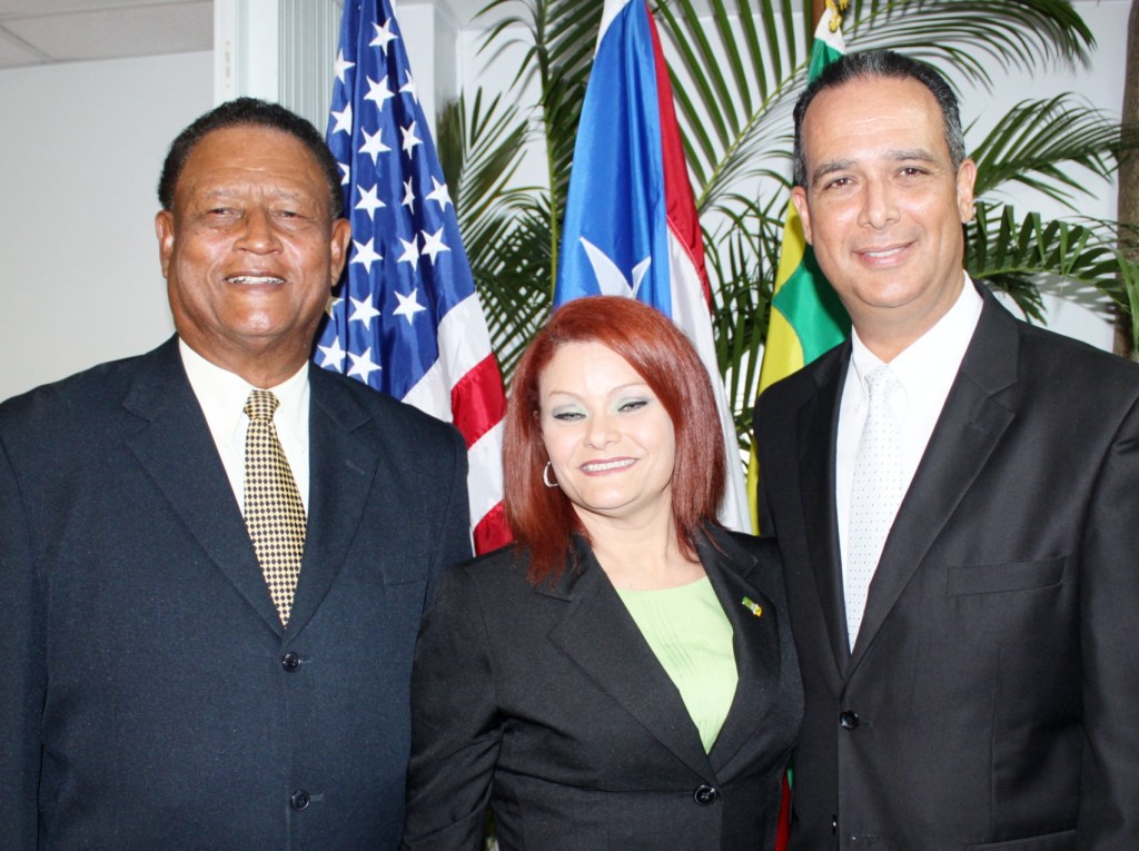 Tres presidentes de la Legislatura Municipal: Asteio Santos Portalatí, Janet Miranda y Reinaldo del Valle