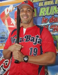 IGOR_GONZALEZ_CON_UNIFORME_DE_VEGA_BAJA_PH_ISRAEL_GONZALEZ