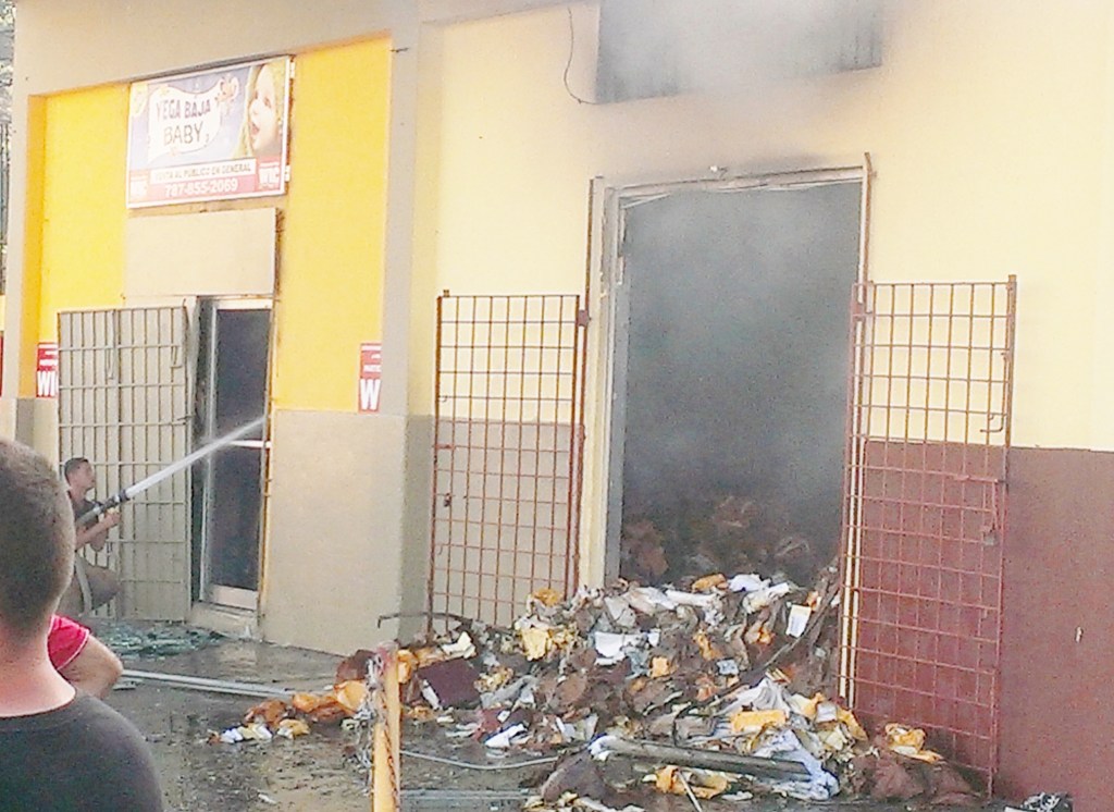 130317 FUEGO EN VEGA BAJA (11)