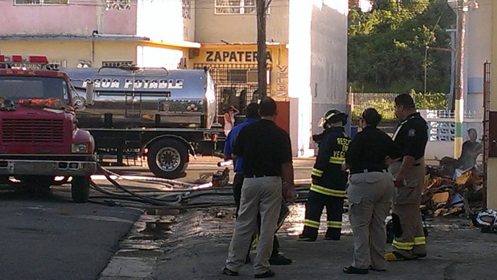 130317 FUEGO EN VEGA BAJA (8)