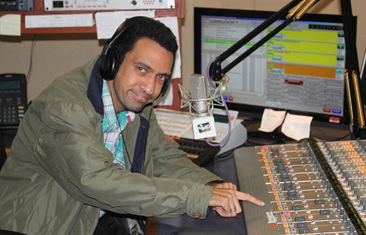 Luigi en entrevista en Radio Universidad