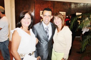 Dos de sus maestras inspiradoras, las profesoras Lizzie Rolón y María Colón