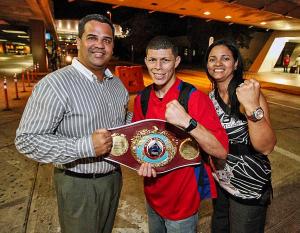 130407 LLEGADA DE ROCKY Y RECIBIENTO POR MARCOS CRUZ