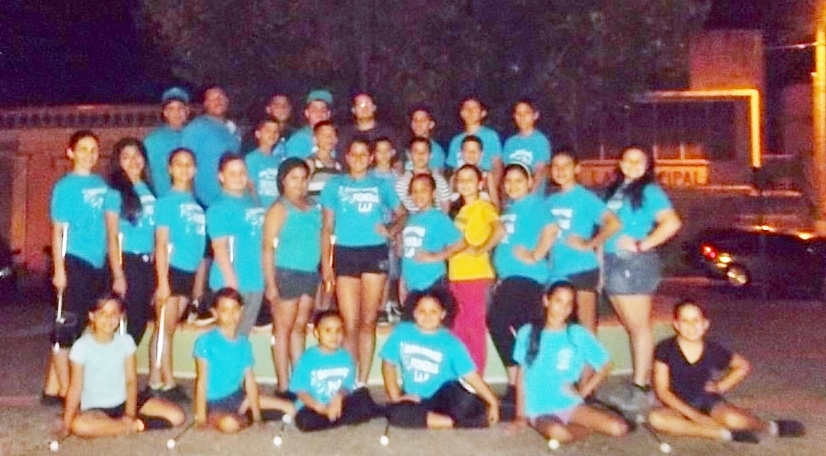 130417 WILLIE BATUTERAS PIONERAS ENSAYANDO CON AGENTE JANET SANTANA