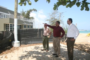 130507 visita de senador a vega baja con el alcalde (5)