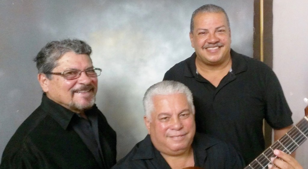 TRIO LOS ROMANTICOS (4)