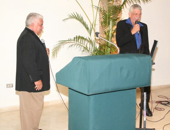 Manuel de Jesús Meléndez (Nené) con el músico vegabajeño Chico Ramírez