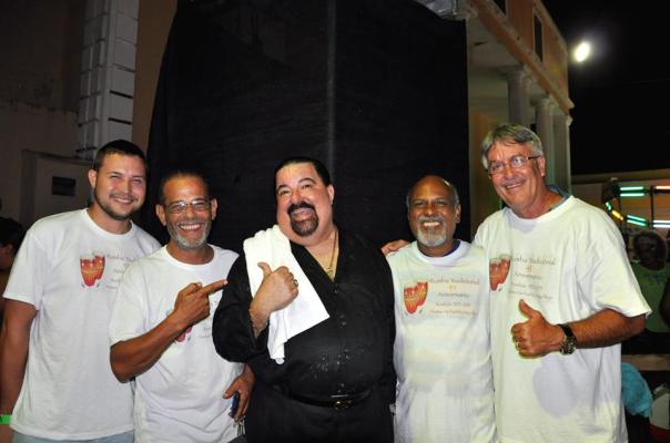 PEDRO BRULL Y AMIGOS EN FOTO TOMADA POR ROBERT RIVERA