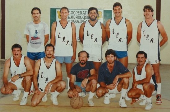 ROBERT RIVERA EQUIPO MAESTROS BALONCESTO LINO PADRON RIVERA FINES DE 1970