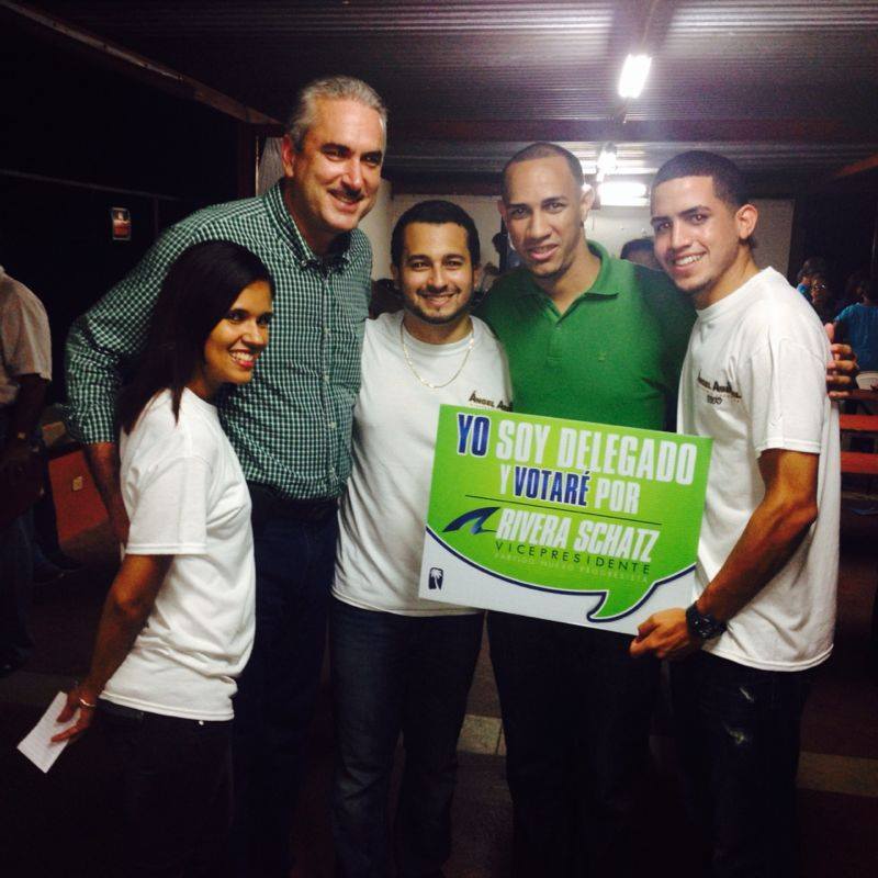THOMAS RIVERA SCHATZ CON LA JUVENTUD EN VEGA BAJA