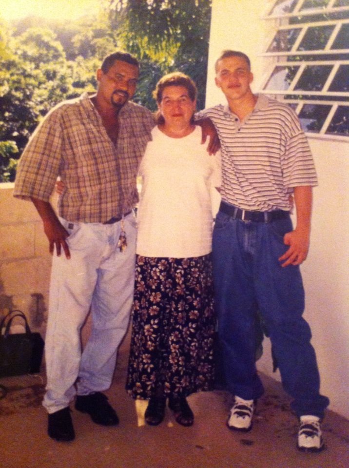 TIO ANDRES Y ABUELA ALICIA CON JOSE CANO MONTES A SU 19 AÑOS