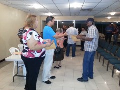 131101 ALCALDE MARCOS CRUZ ENTREGA AYUDAS (2)