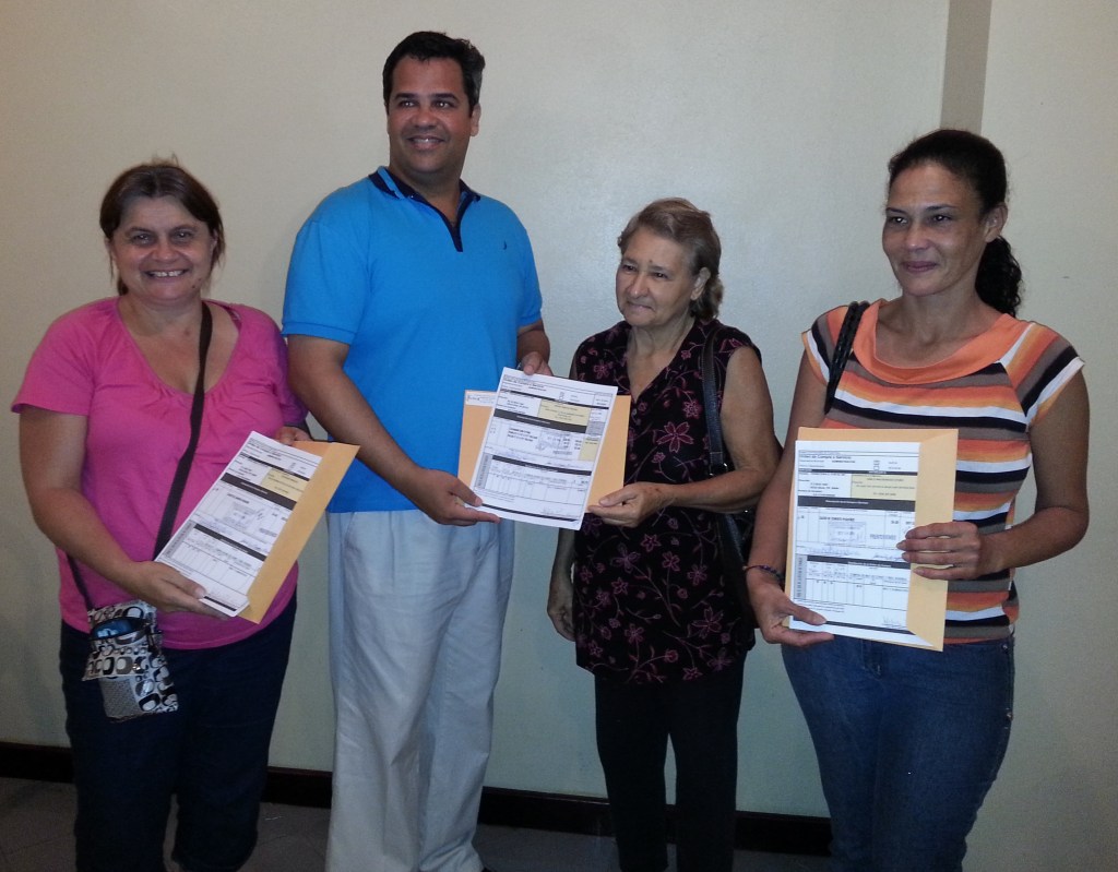 131101 ALCALDE MARCOS CRUZ ENTREGA AYUDAS (3)