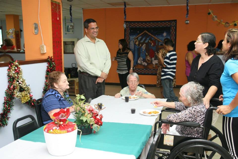 El alcalde Marcos Cruz Molina visitó, el Centro de Envejecientes Pérez Melón y el Hogar Bartolo Joy en el que tuvo la oportunidad de compartir con los participantes y residentes de los respectivos programas.