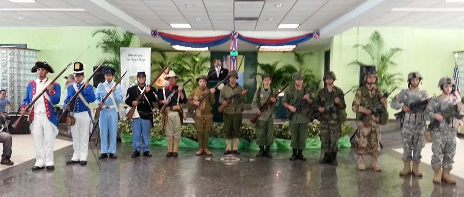 EXHIBICION DE UNIFORMES DE LAS DISTINTAS GUERRAS