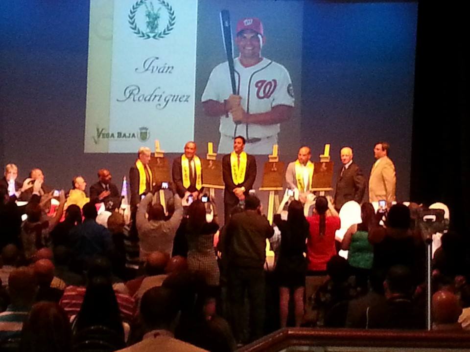 Fotografos en la 8va exaltacion haciendo su agosto