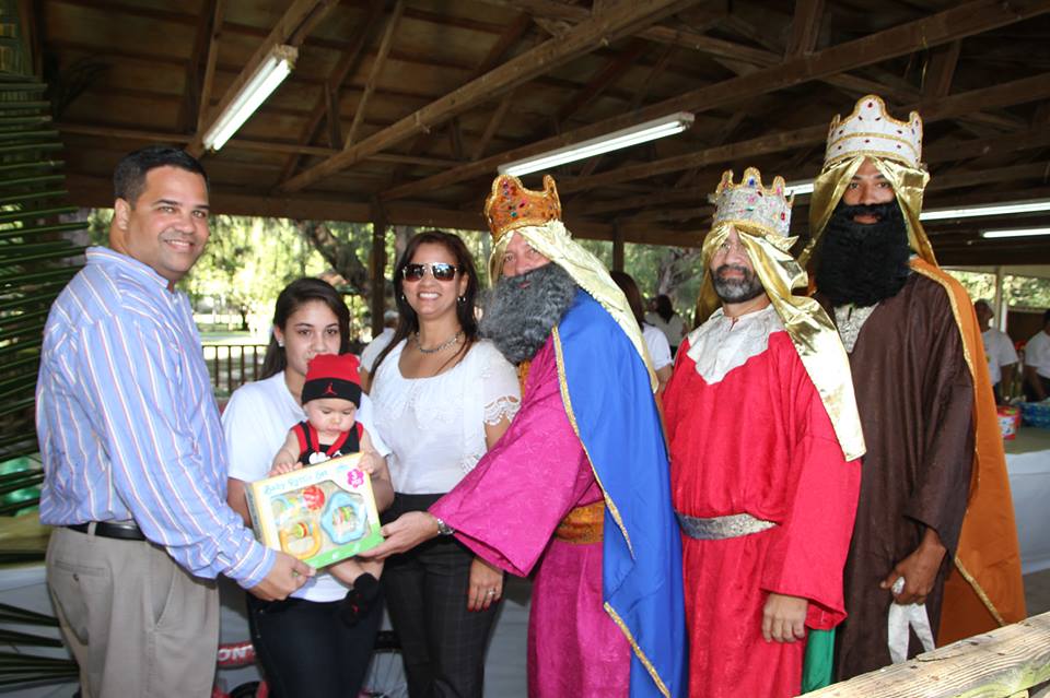 MARCOS CRUZ EN LA FIESTA DE REYES CON LOS REYES