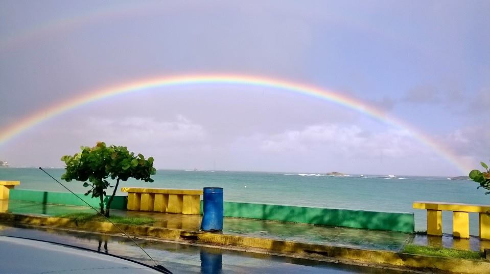 arcoiris sobre la playa por edan sevier melendez pumarejo