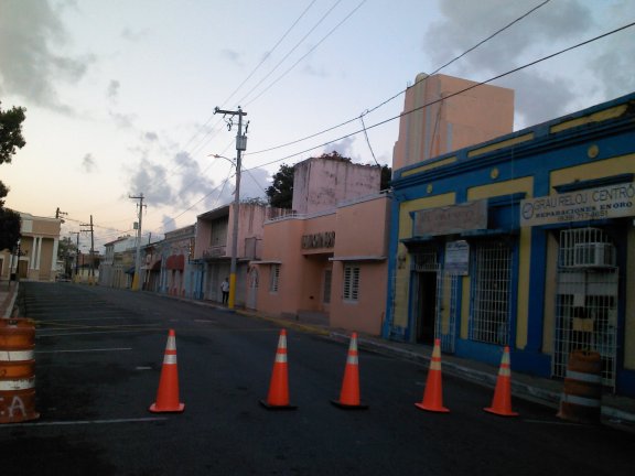 ROBERT CIERRAN LA CALLE ACOSTA