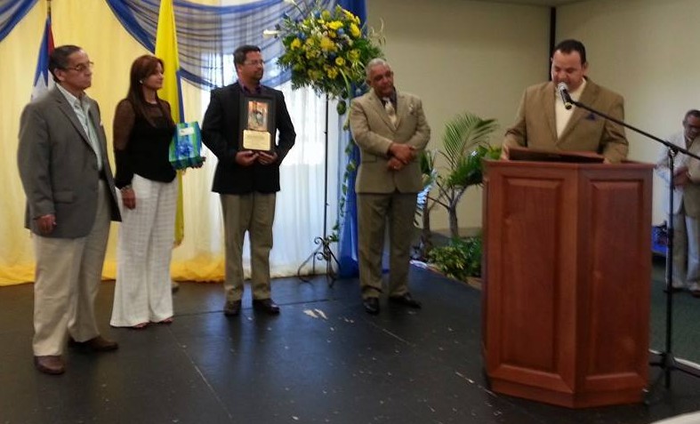 Alcalde recibe reconocimiento