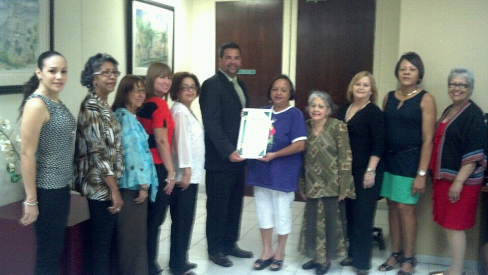 ALCALDE RECONOCE A LAS MUJERES EN SU SEMANA