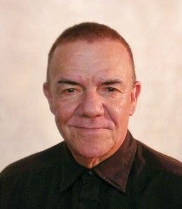 EDWIN CRESPO SONRIENDO