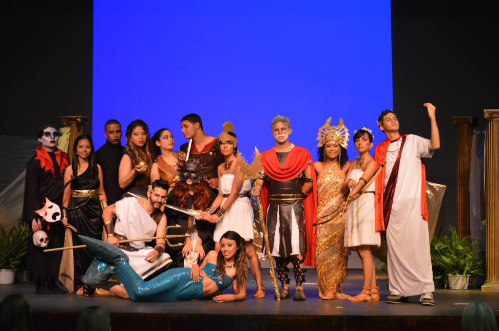 ESTUDIANTES ESCUELA SUPERIOR HACEN OBRA 2