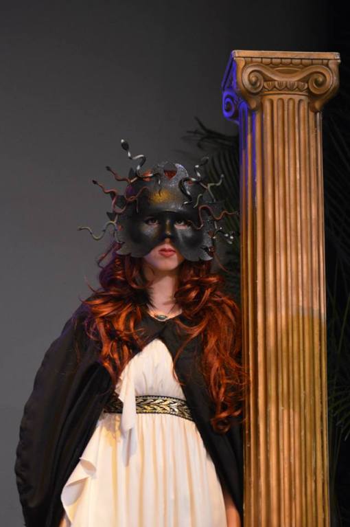 ESTUDIANTES ESCUELA SUPERIOR HACEN OBRA lizzie rolon