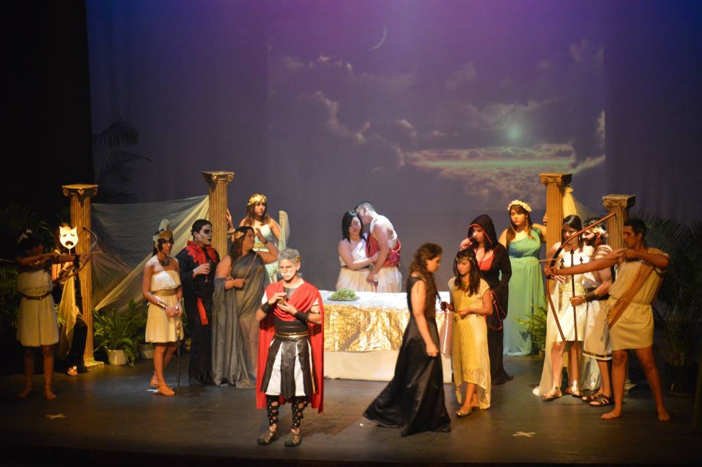 ESTUDIANTES ESCUELA SUPERIOR HACEN OBRA