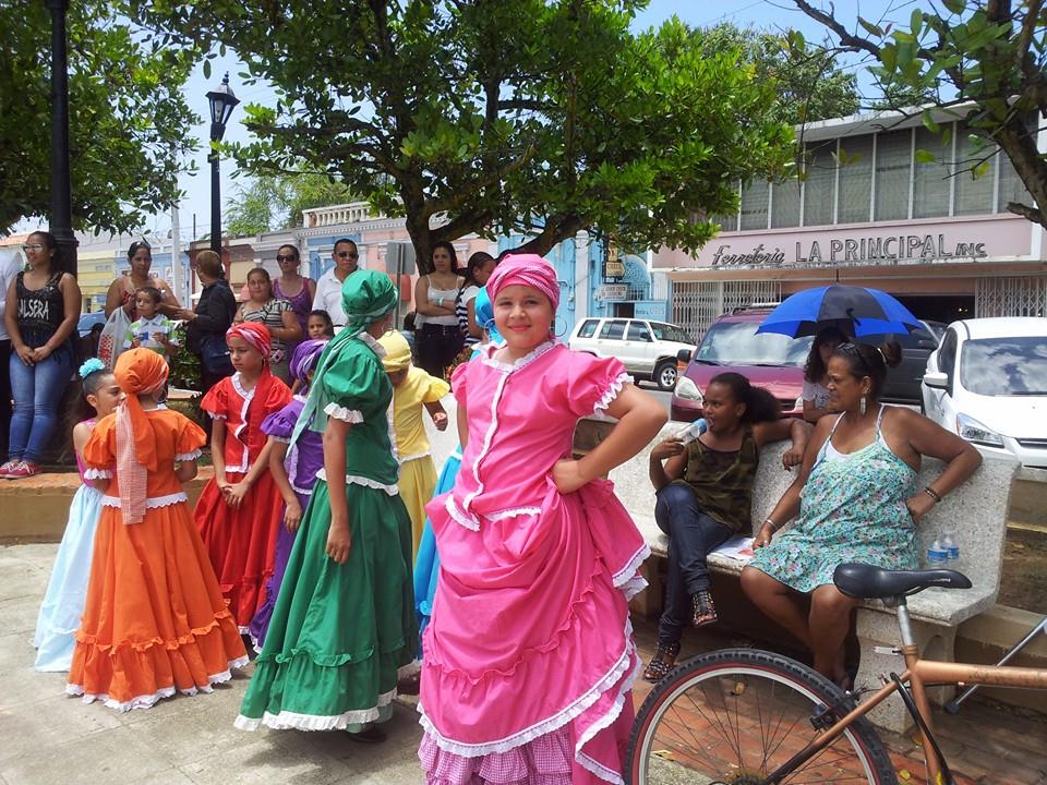 VIOLETA LANDRON BALLET FOLKLORICO