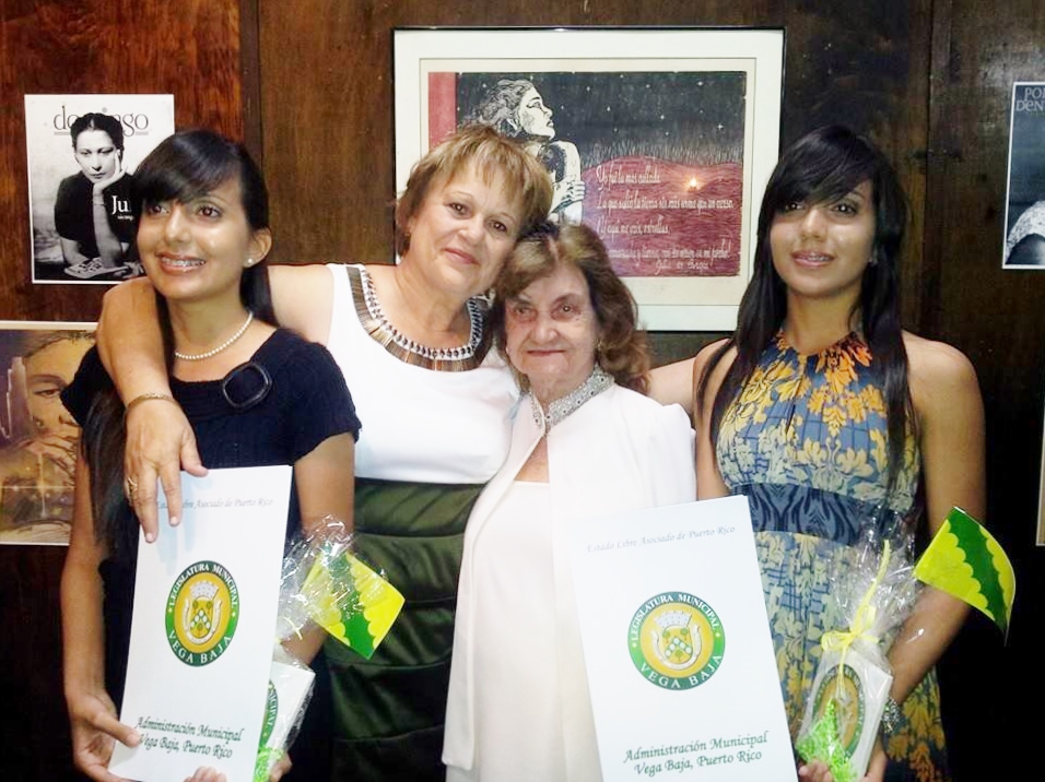 VIOLETA LANDRON CON DUO DE GEMELAS