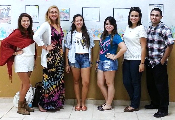 Gabriela Berlyd De Leon Rosario Ayudando en San Jorge 2