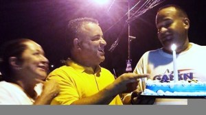 jose galan recibe bizcocho