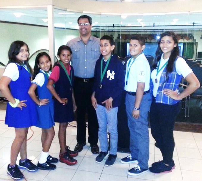 MARCOS CRUZ Y ESTUDIANTES DEL LENGUAJE