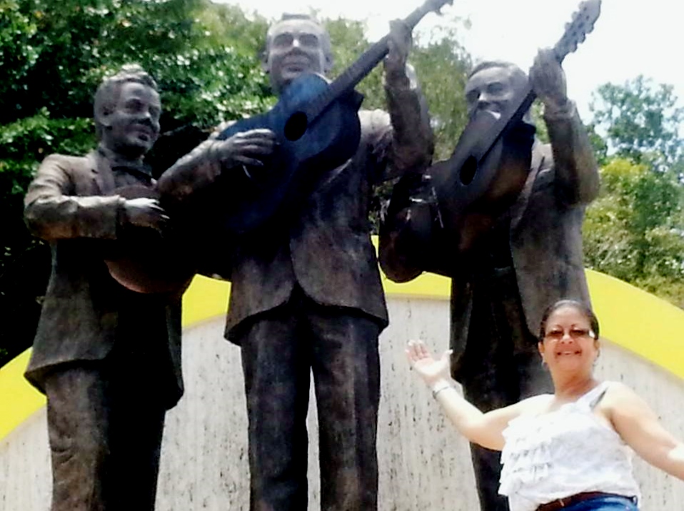 MILY Y EL TRIO VEGABAJENO CON GUITARRAS NUEVAS