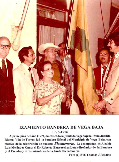 030-0 Izan Bandera Vega Baja 1976 (Sra.Juanita Rivera Vda de Torres))