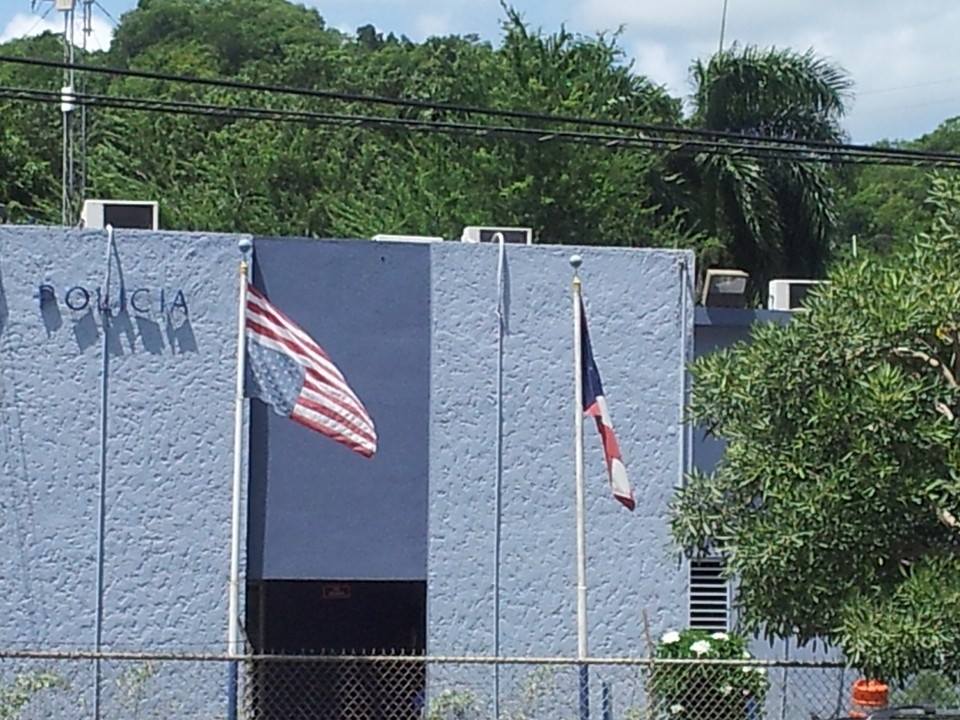 BANDERA EN VEGA BAJA AL REVES