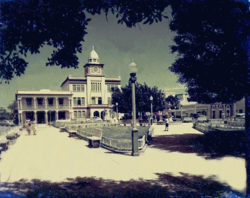 FJR 160751 1953 PLAZA RECREO VEGA BAJA EN COLOR AQAEktachrome c1953 clear