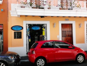 TARJA DEL TRIO VEGABAJENO EN EL VIEJO SAN JUAN VISTA GENERAL