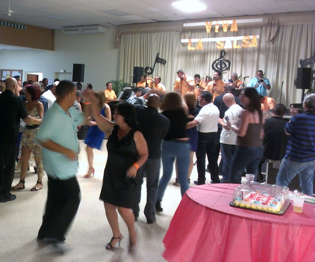 baile de exodo 74