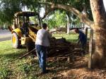 GOBIERNO MUNICIPAL RECOGIENDO ESCOMBROS
