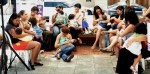 Madres lactando a sus hijos en la Plaza de Recreo de Vega Baja