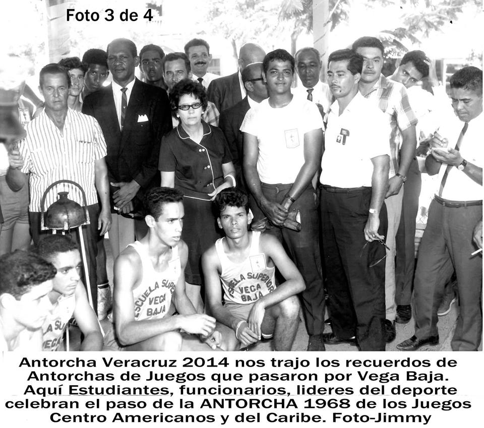 FJR ENTREGA DE ANTORCHA OLIMPICA A  REPRESENTANTE DE ALCALDE EN JUEGOS CENTROAMERICANOS DE 1968