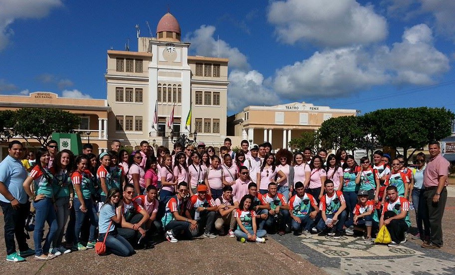 Visita de estudiantes de Corozal a Vega Baja