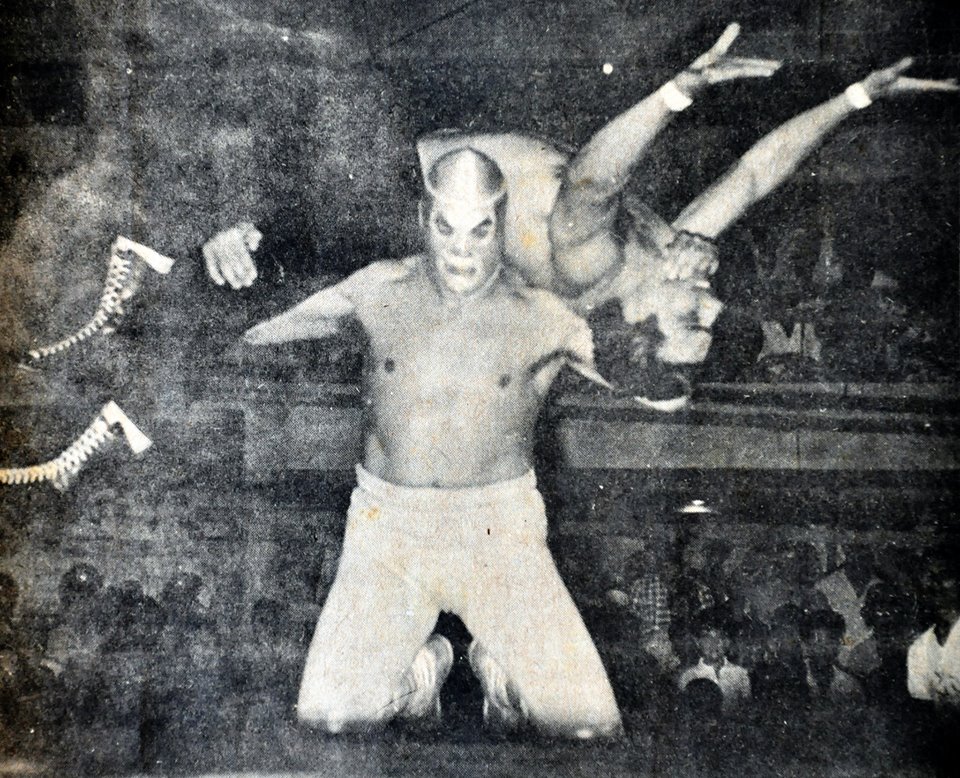 CHE TORRES CON EL SANTO