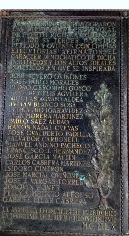 Tarja en Edificio del Departamento de Estado donde antes ubicaba la Diputacion Provincial