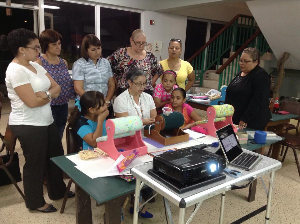 CARMEN CARABALLO EN TALLER DE MUNDILLO